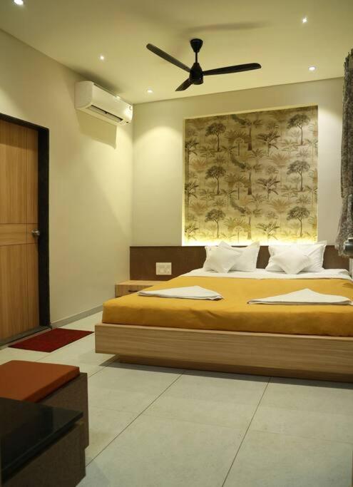 'Sumadhu Homes 301 ' Kolhapur Exteriör bild